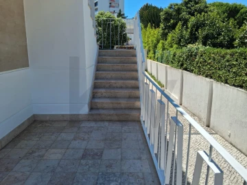 Apartamento T2 para Arrendamento em Oeiras e São Julião da Barra, Paço de Arcos e Caxias