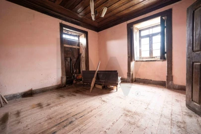 Quinta T3 para Venda em Sazes do Lorvão