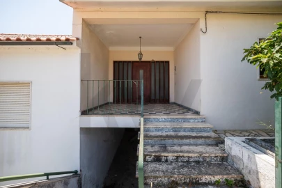 Moradia T4 para Venda em Eiras e São Paulo de Frades