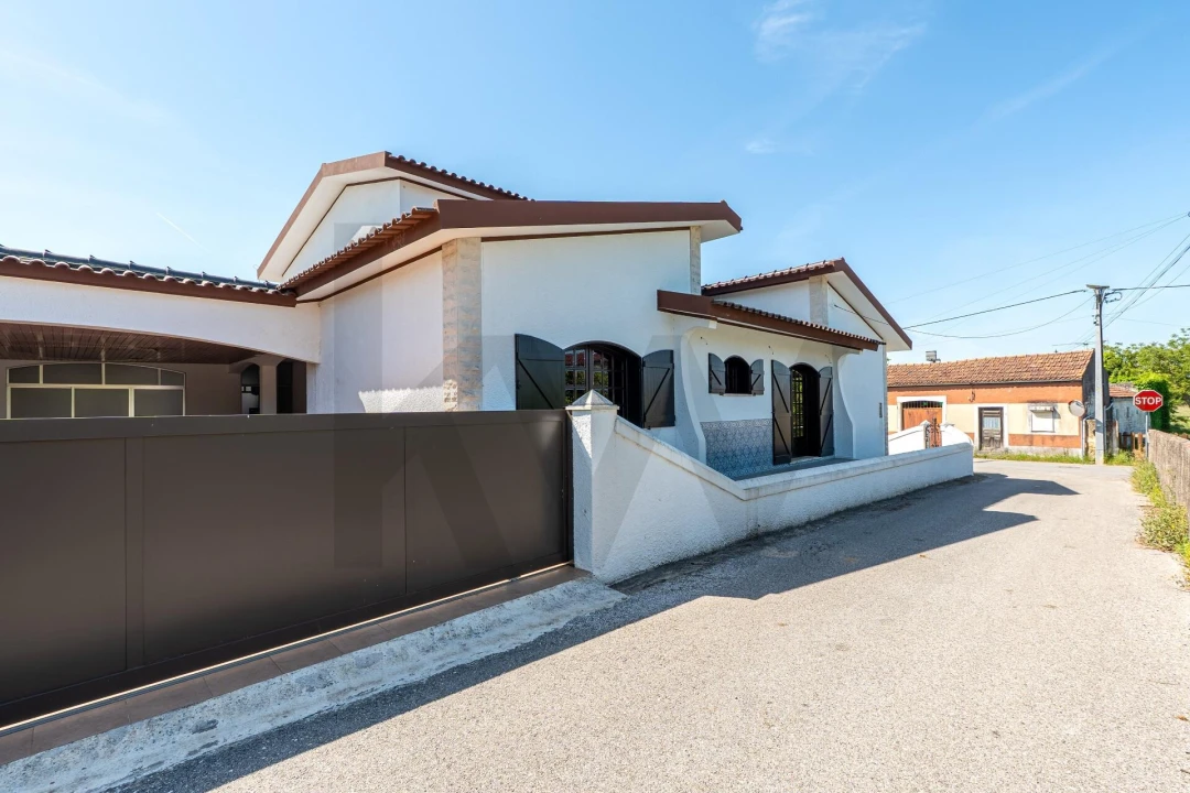 Moradia T4 para Venda em Febres Foto 56