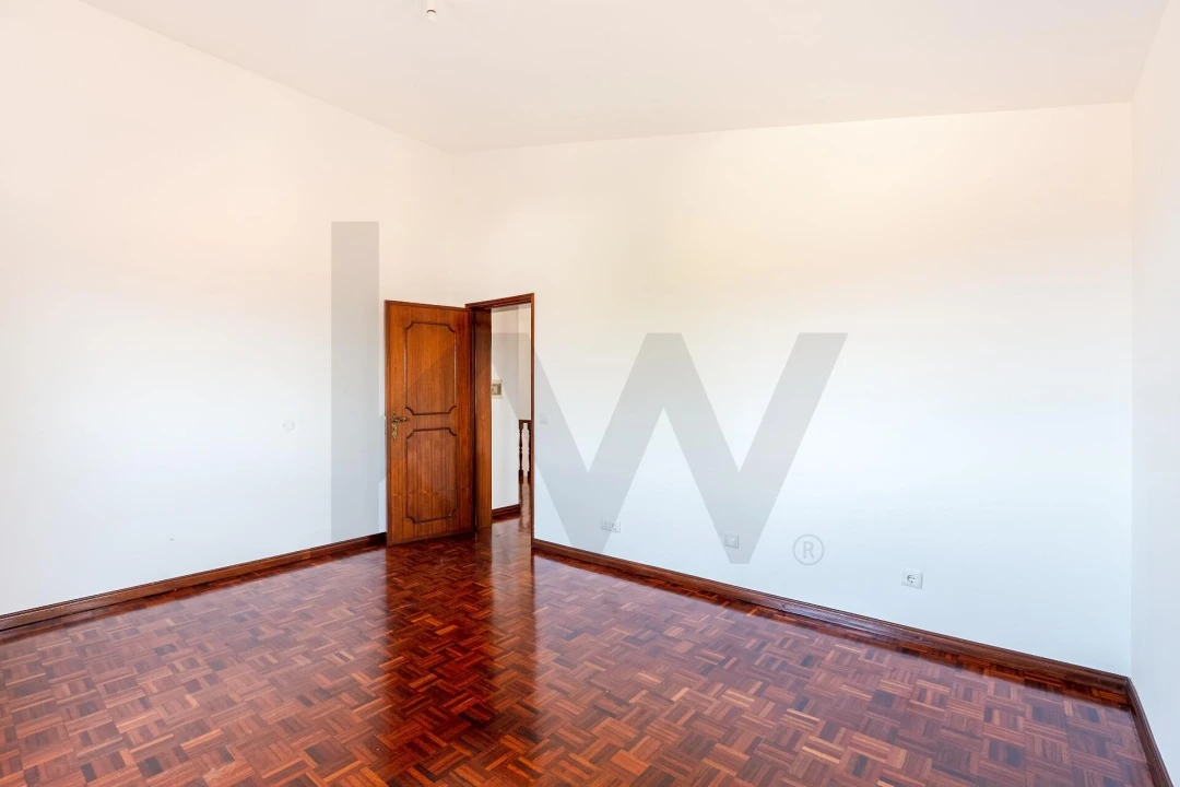 Moradia T4 para Venda em Febres Foto 51