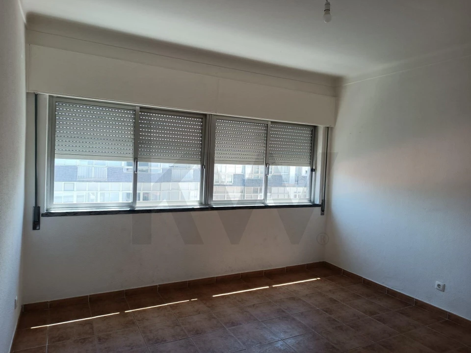 Apartamento T3 para Arrendamento em Nossa Senhora do Pópulo, Coto e São Gregório Foto 7