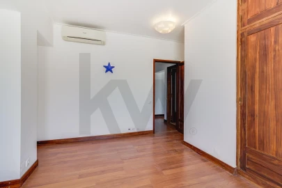 Apartamento T3 para Venda em Oeiras e São Julião da Barra, Paço de Arcos e Caxias