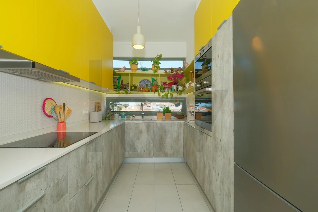 Apartamento T4 para Venda em Carcavelos e Parede Foto 12