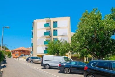 Apartamento T4 para Venda em Carcavelos e Parede