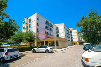Apartamento T4 para Venda em Carcavelos e Parede