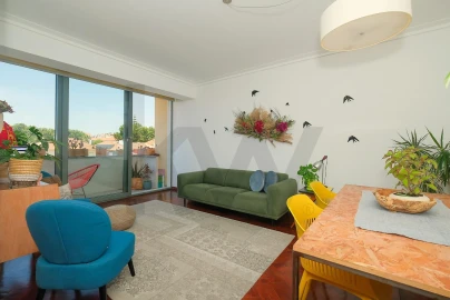 Apartamento T4 para Venda em Carcavelos e Parede
