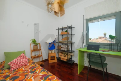 Apartamento T4 para Venda em Carcavelos e Parede