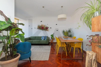 Apartamento T4 para Venda em Carcavelos e Parede