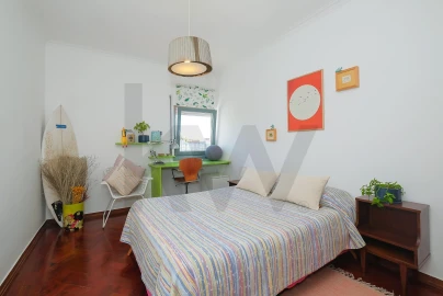 Apartamento T4 para Venda em Carcavelos e Parede