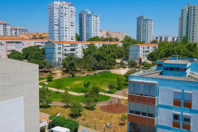 Apartamento T4 para Venda em Carcavelos e Parede