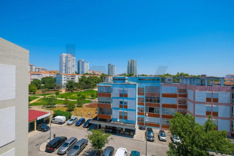 Apartamento T4 para Venda em Carcavelos e Parede Foto 31