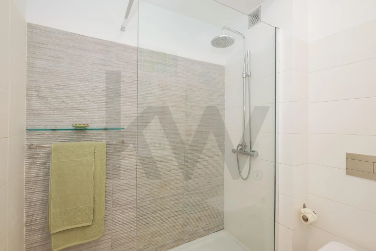 Apartamento T4 para Venda em Carcavelos e Parede Foto 26