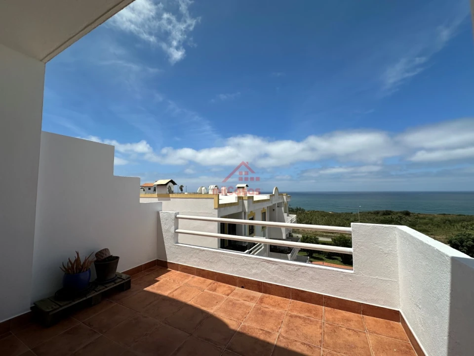 Apartamento T2 para Arrendamento em Carvoeira Foto 2