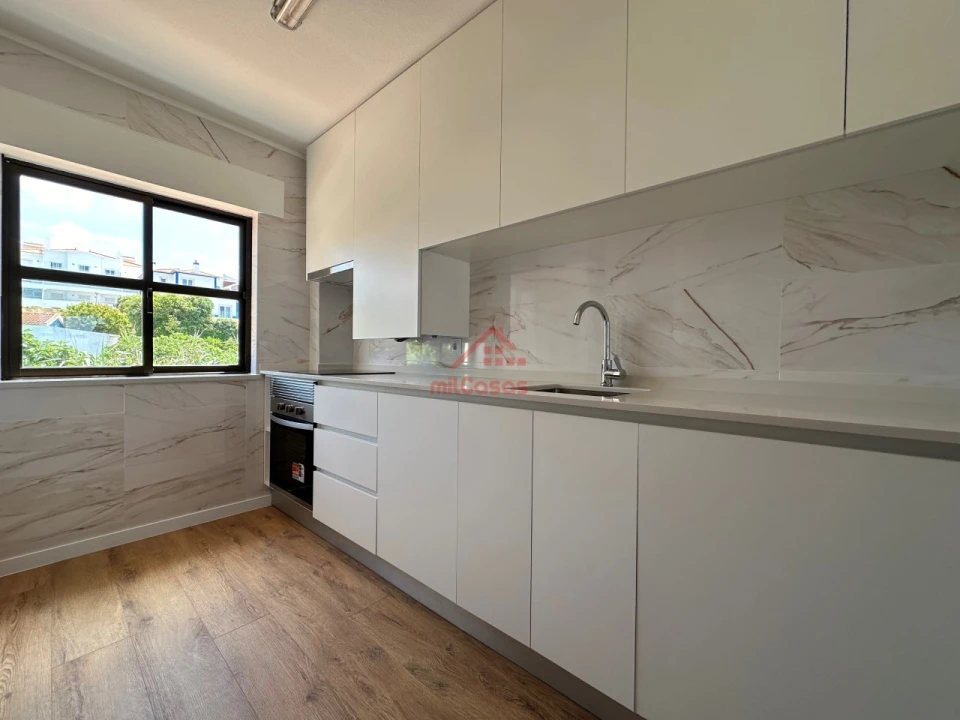 Apartamento T2 para Arrendamento em Carvoeira Foto 5