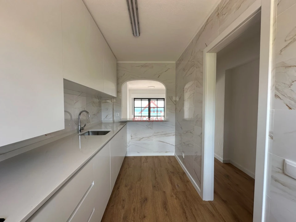 Apartamento T2 para Arrendamento em Carvoeira Foto 6