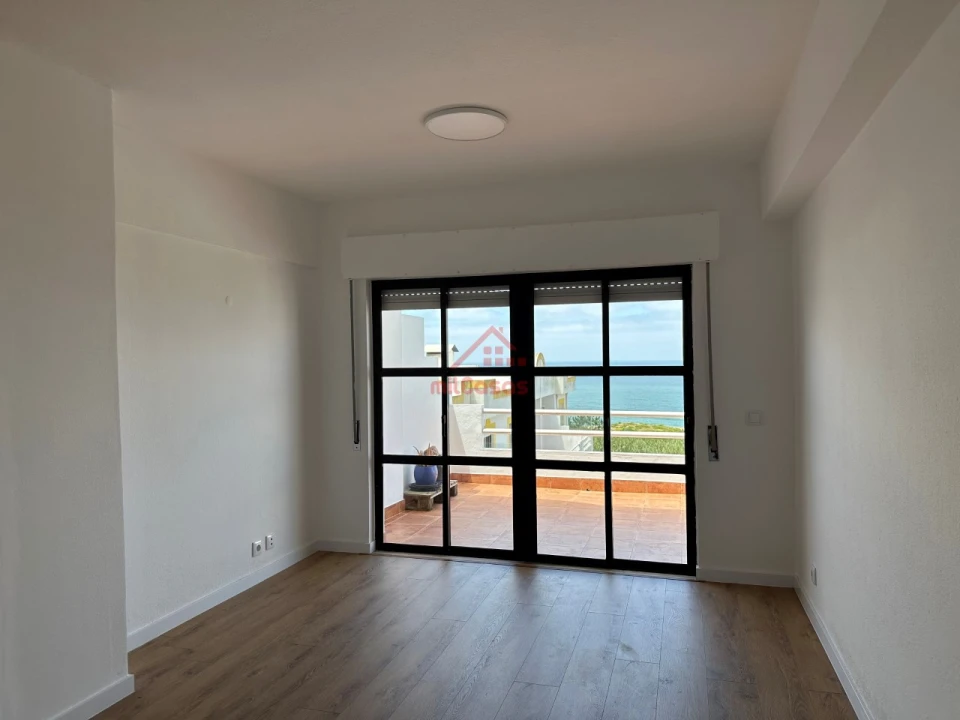 Apartamento T2 para Arrendamento em Carvoeira Foto 7