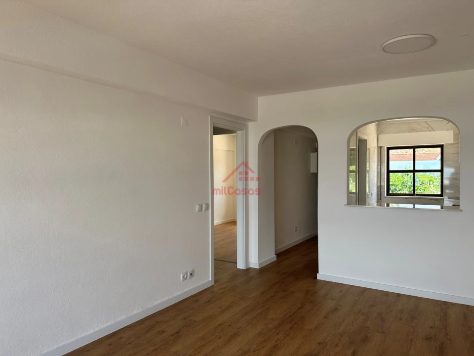 Apartamento T2 para Arrendamento em Carvoeira Foto 9