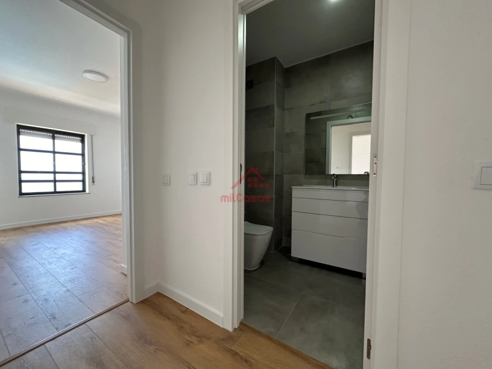 Apartamento T2 para Arrendamento em Carvoeira Foto 18