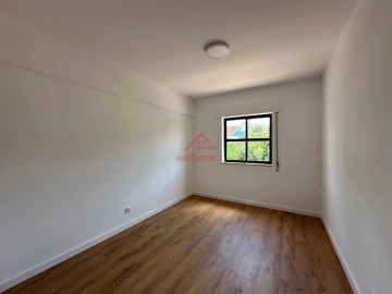 Apartamento T2 para Arrendamento em Carvoeira