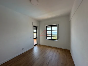 Apartamento T2 para Arrendamento em Carvoeira