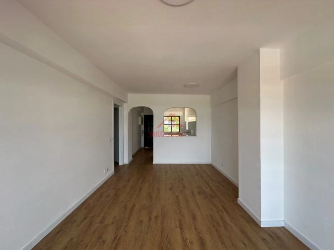 Apartamento T2 para Arrendamento em Carvoeira Foto 3