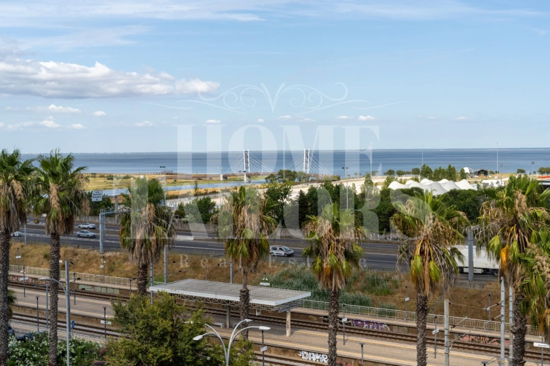 Apartamento T5 para Venda em Sacavém e Prior Velho Foto 1