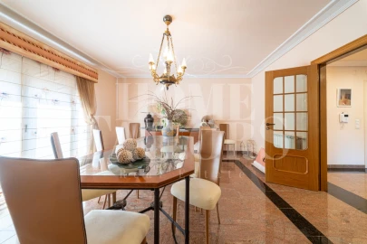 Apartamento T5 para Venda em Sacavém e Prior Velho