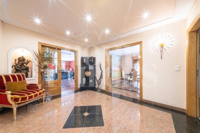 Apartamento T5 para Venda em Sacavém e Prior Velho