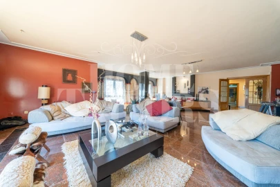 Apartamento T5 para Venda em Sacavém e Prior Velho