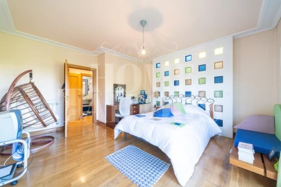 Apartamento T5 para Venda em Sacavém e Prior Velho