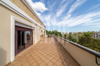 Apartamento T5 para Venda em Sacavém e Prior Velho