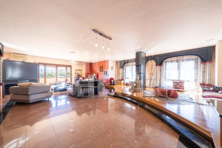 Apartamento T5 para Venda em Sacavém e Prior Velho Foto 4