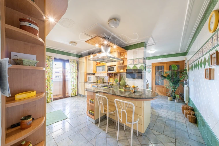 Apartamento T5 para Venda em Sacavém e Prior Velho Foto 9
