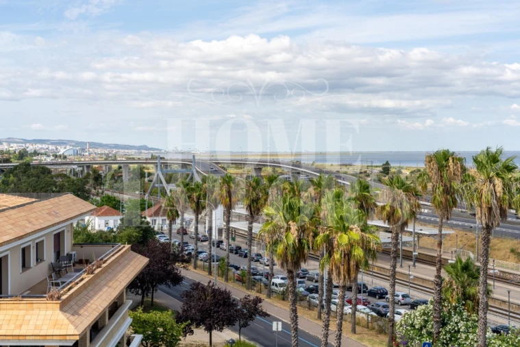 Apartamento T5 para Venda em Sacavém e Prior Velho Foto 41