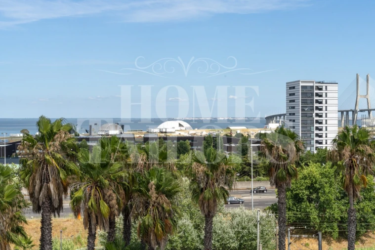 Apartamento T5 para Venda em Sacavém e Prior Velho Foto 24