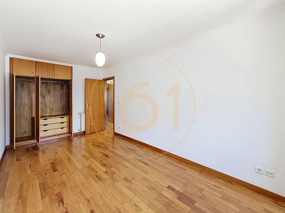 Apartamento T2 para Arrendamento em Paranhos Foto 19