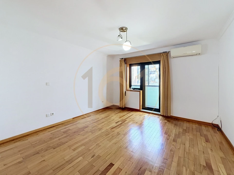 Apartamento T2 para Arrendamento em Paranhos Foto 20