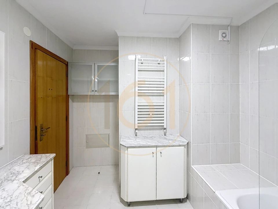 Apartamento T2 para Arrendamento em Paranhos Foto 15