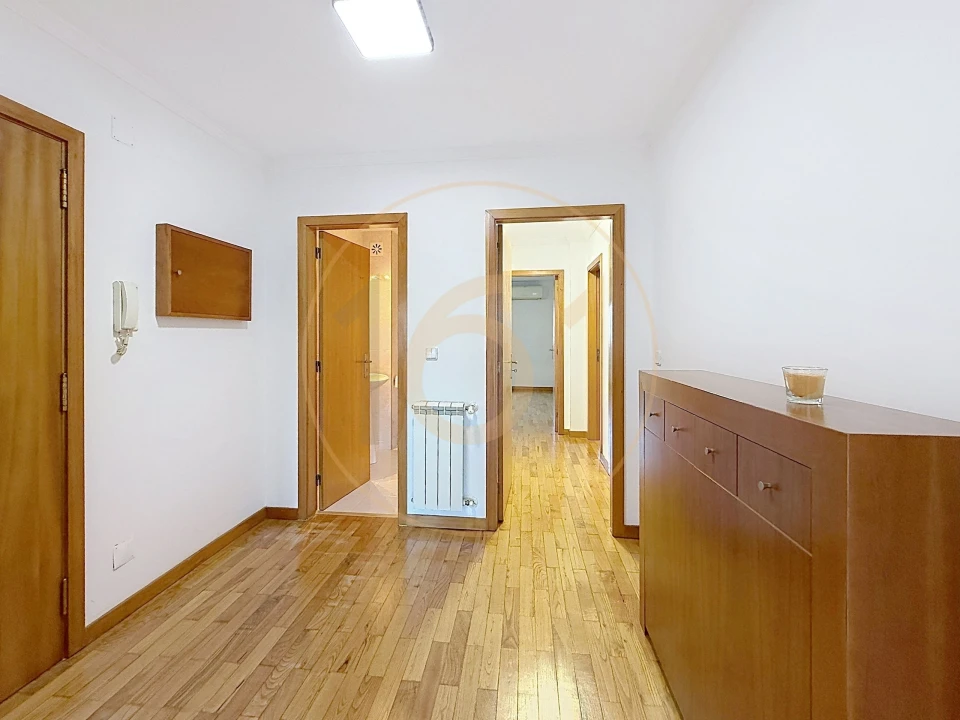 Apartamento T2 para Arrendamento em Paranhos Foto 4