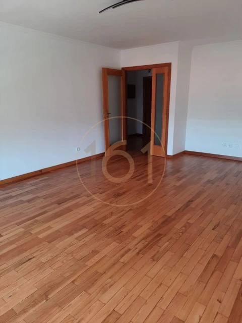 Apartamento T2 para Arrendamento em Paranhos