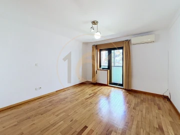 Apartamento T2 para Arrendamento em Paranhos