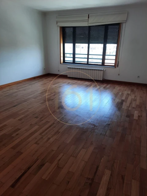 Apartamento T2 para Arrendamento em Paranhos