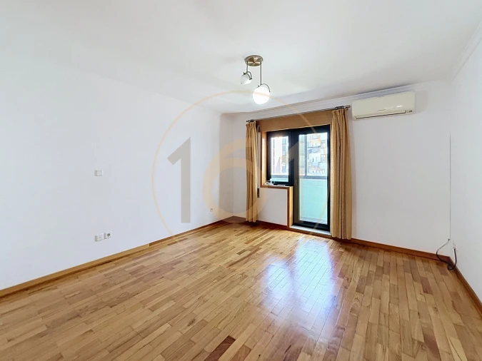 Apartamento T2 para Arrendamento em Paranhos Foto 20