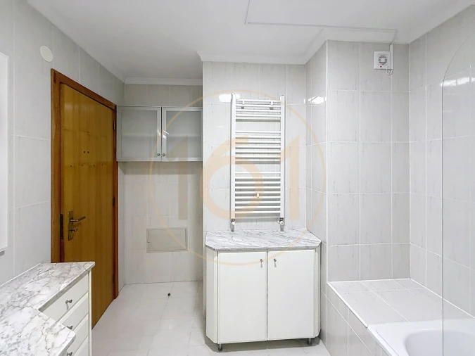 Apartamento T2 para Arrendamento em Paranhos Foto 15