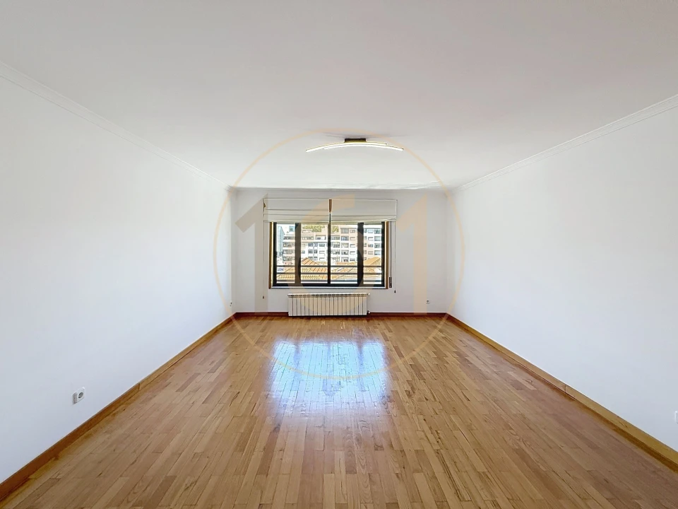 Apartamento T2 para Arrendamento em Paranhos Foto 3