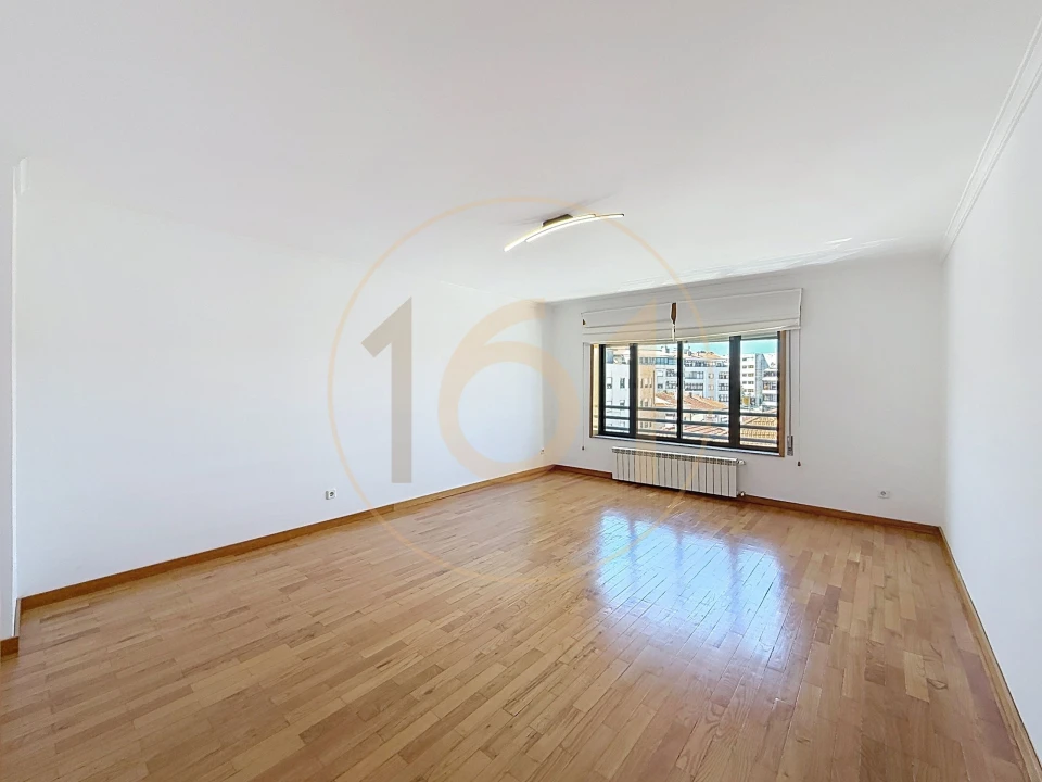 Apartamento T2 para Arrendamento em Paranhos Foto 1