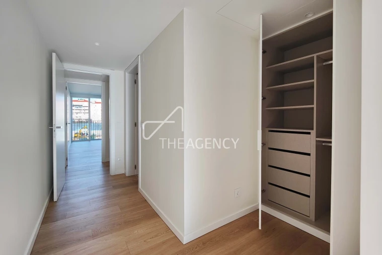 Apartamento T3 para Arrendamento em Avenidas Novas Foto 24
