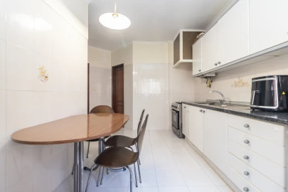 Apartamento T1 para Venda em Massamá e Monte Abraão