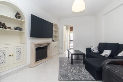 Apartamento T1 para Venda em Massamá e Monte Abraão
